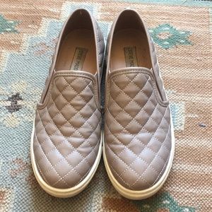 Nude Steve Madden skater sneaker